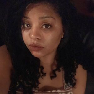 Meet your Posher, Dominique